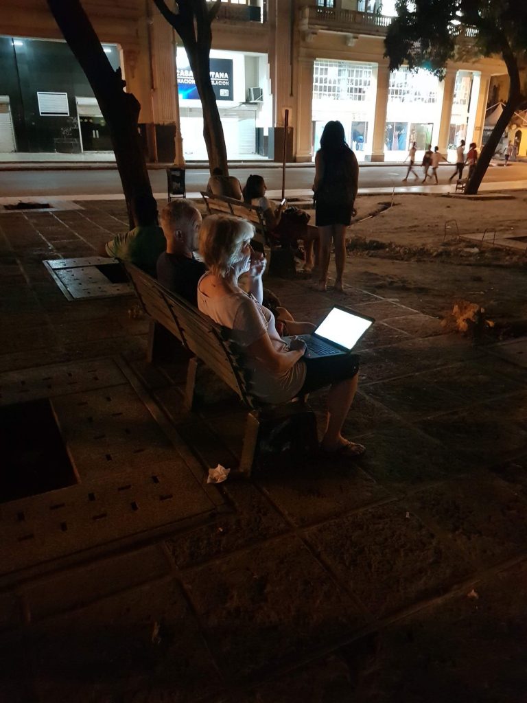 Wifi plácek v Havaně